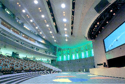 巨大ホール